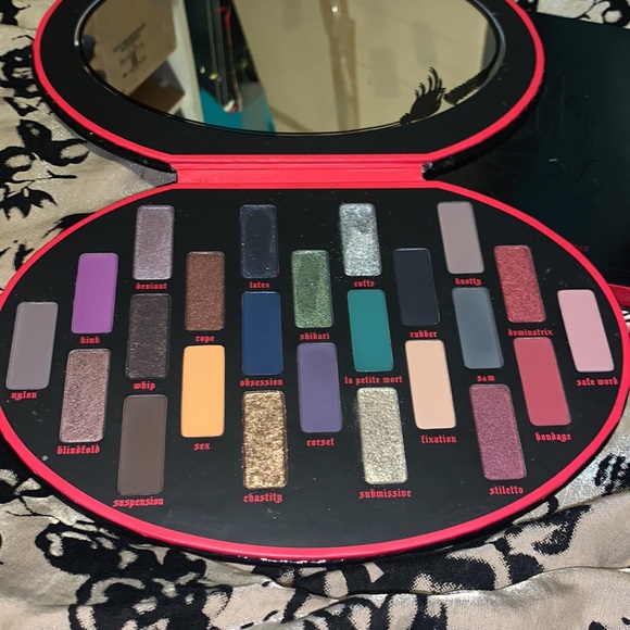 Kat Von D ➖FETISH➖ Palette - Picture 3 of 5